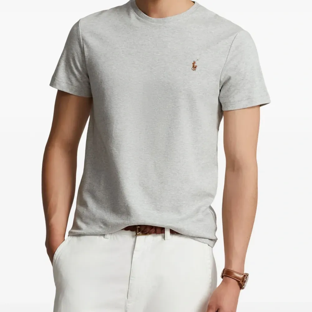 Футболка с вышитым логотипом