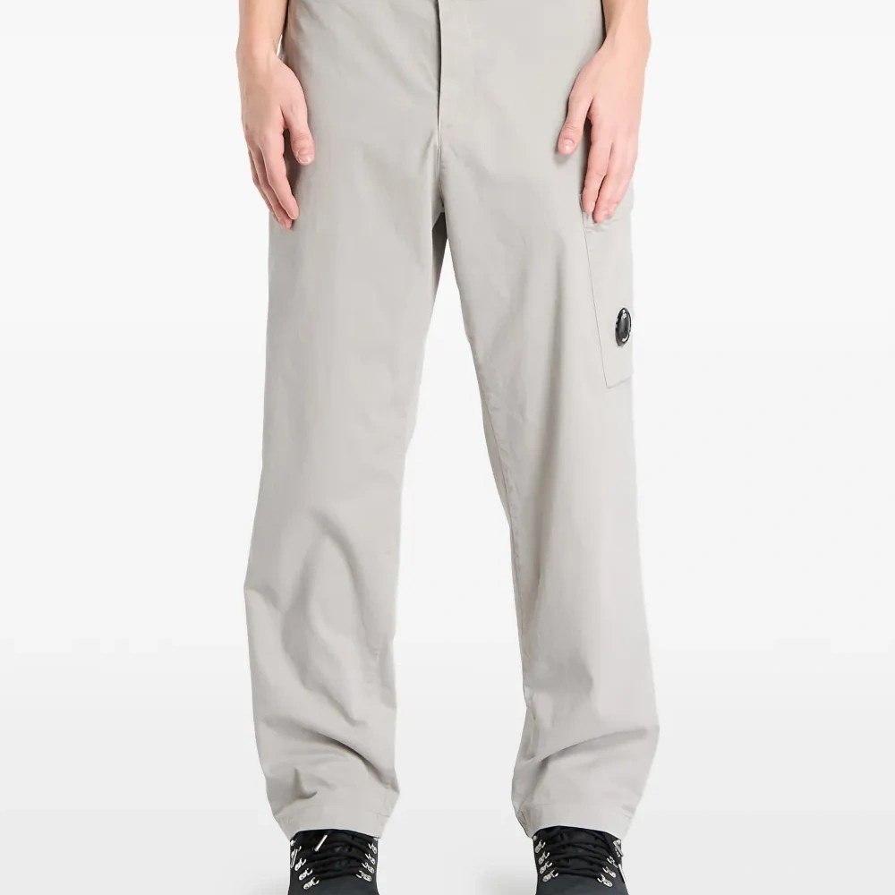 Брюки с накладными карманами