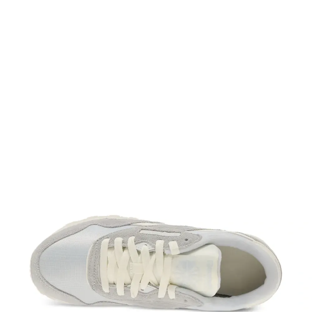 Серые классические кроссовки