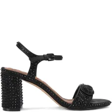 Босоножки с ремешком и украшенной пряжкой