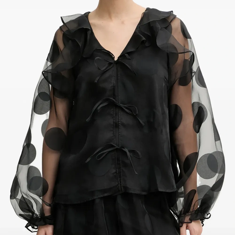 Блузка в горошек с оборками