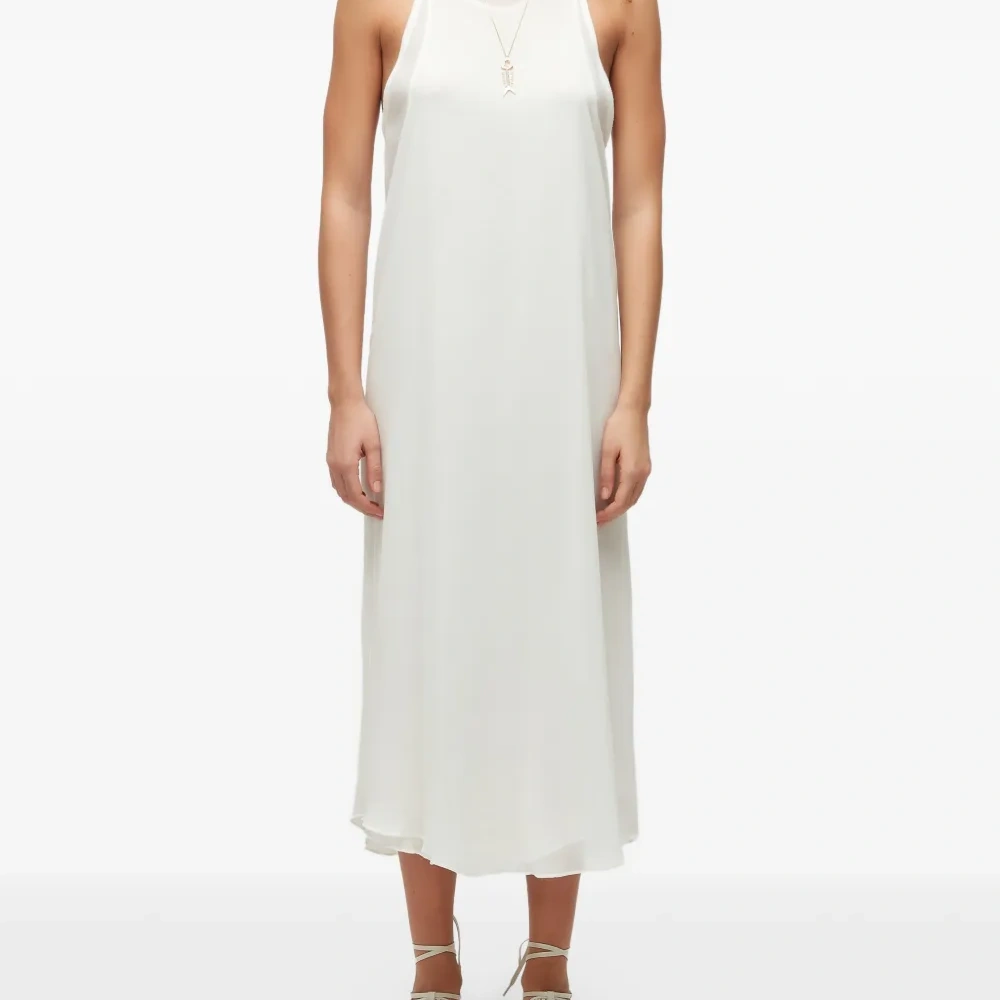 Платье без рукавов