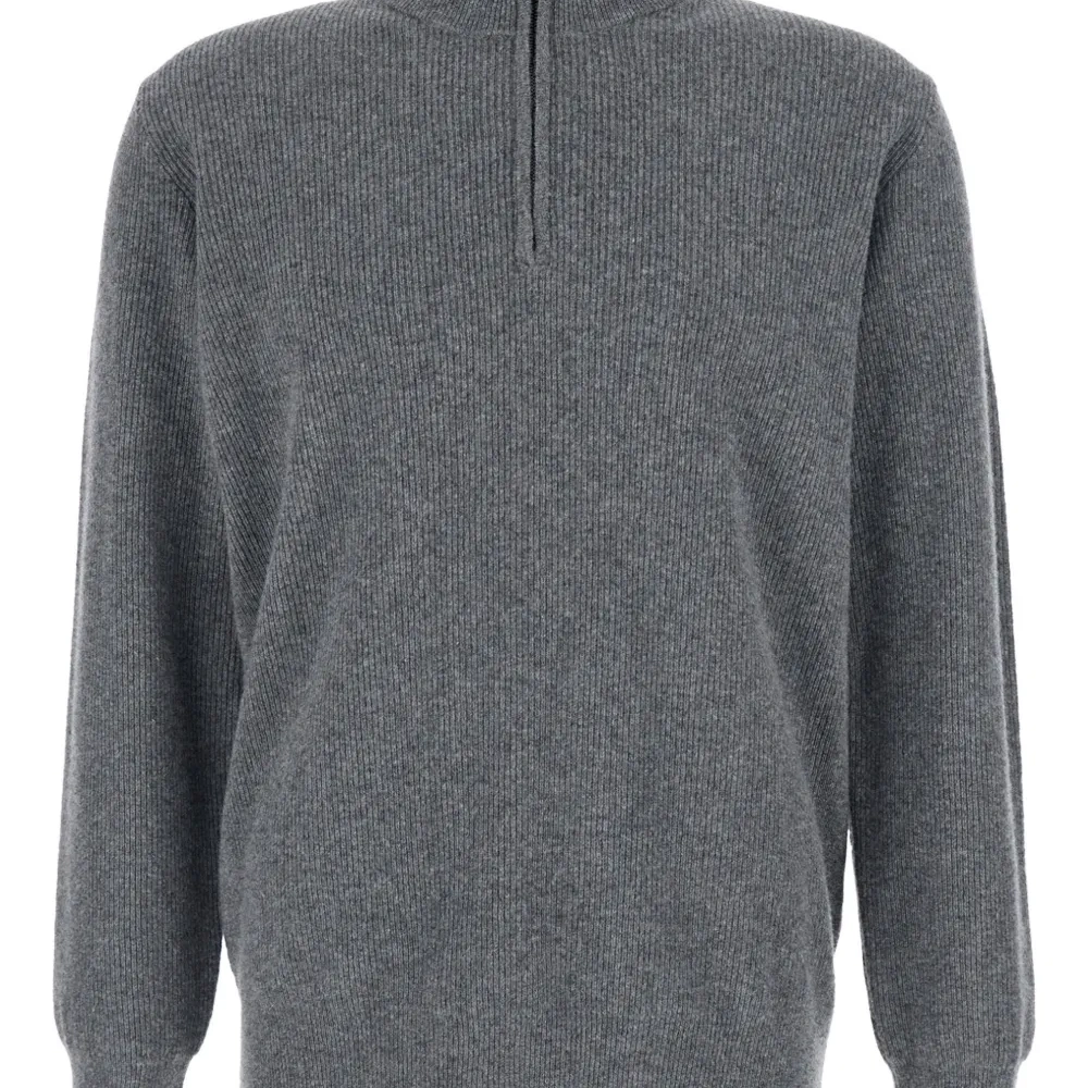 Свитер в рубчик с высоким воротником