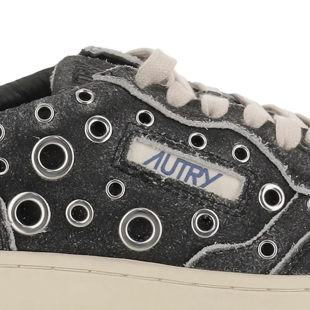 Кроссовки с люверсами