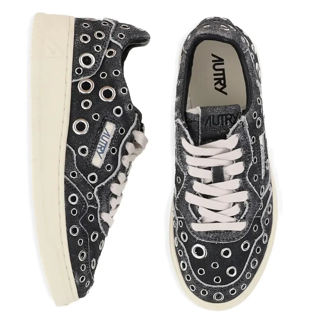 Кроссовки с люверсами