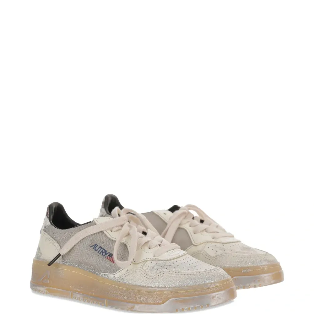 Кроссовки на шнуровке Кроссовки на шнуровке