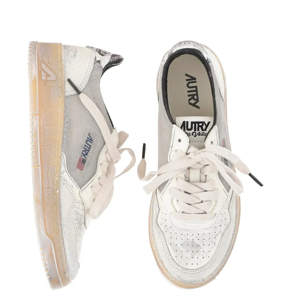 Кроссовки на шнуровке Кроссовки на шнуровке