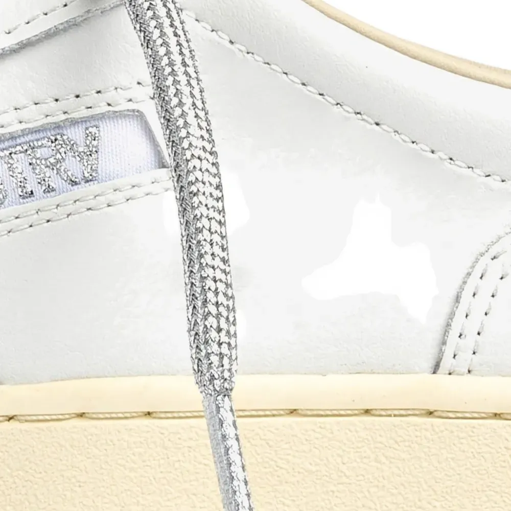 Кожаные кроссовки