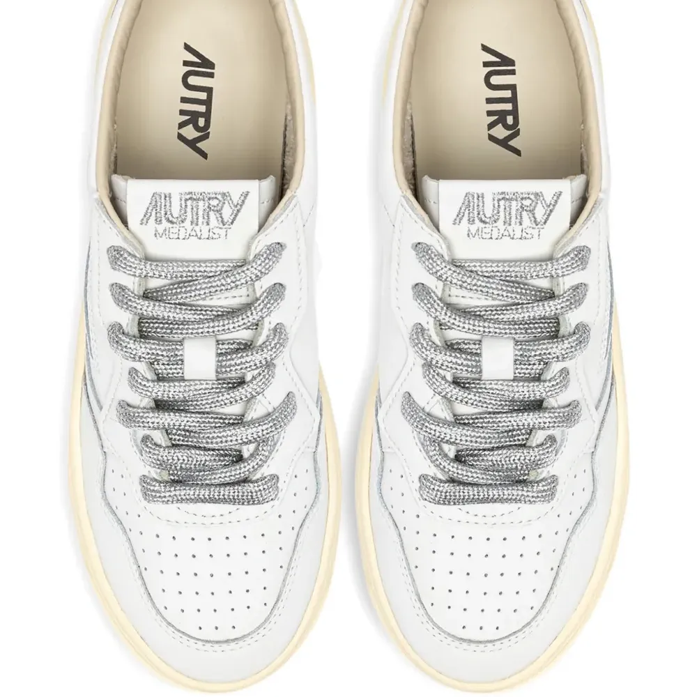 Кожаные кроссовки