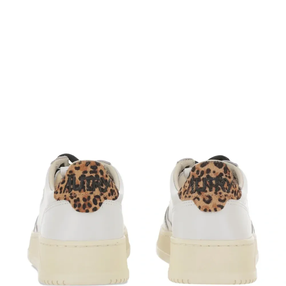 Кроссовки с леопардовым принтом