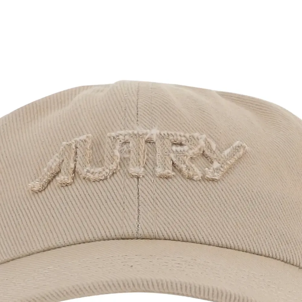 Бейсболка с вышитым логотипом