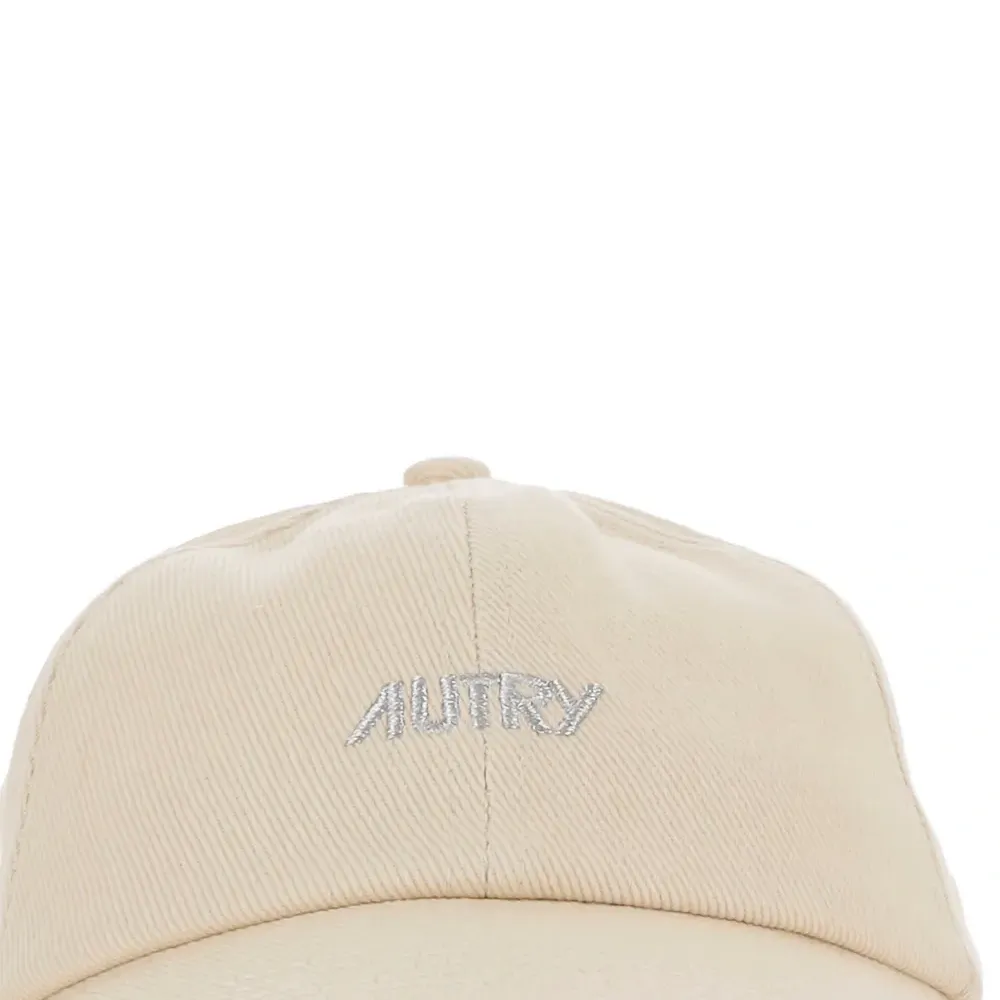 Бейсболка с вышитым логотипом