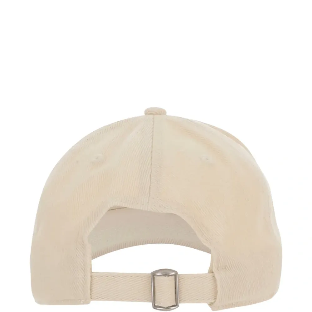 Бейсболка с вышитым логотипом