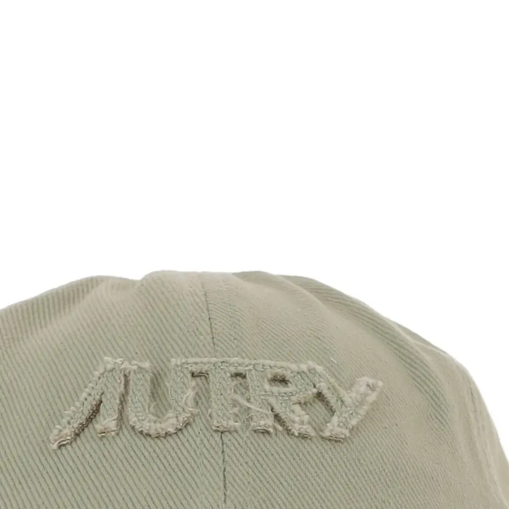 Бейсболка с вышитым логотипом