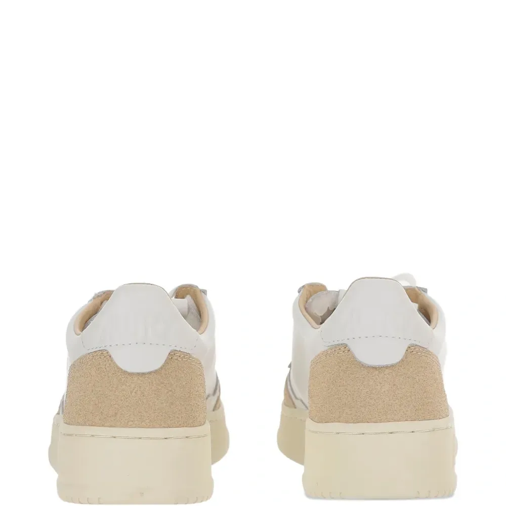 Кроссовки на шнуровке