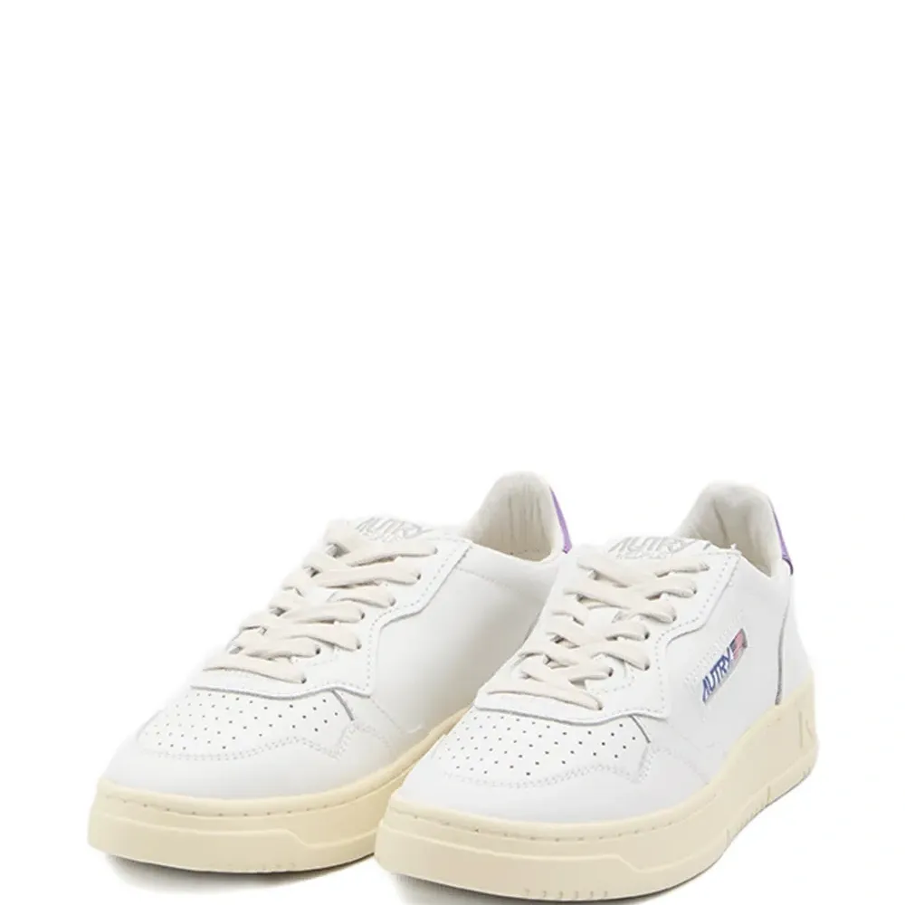 Кроссовки на шнуровке