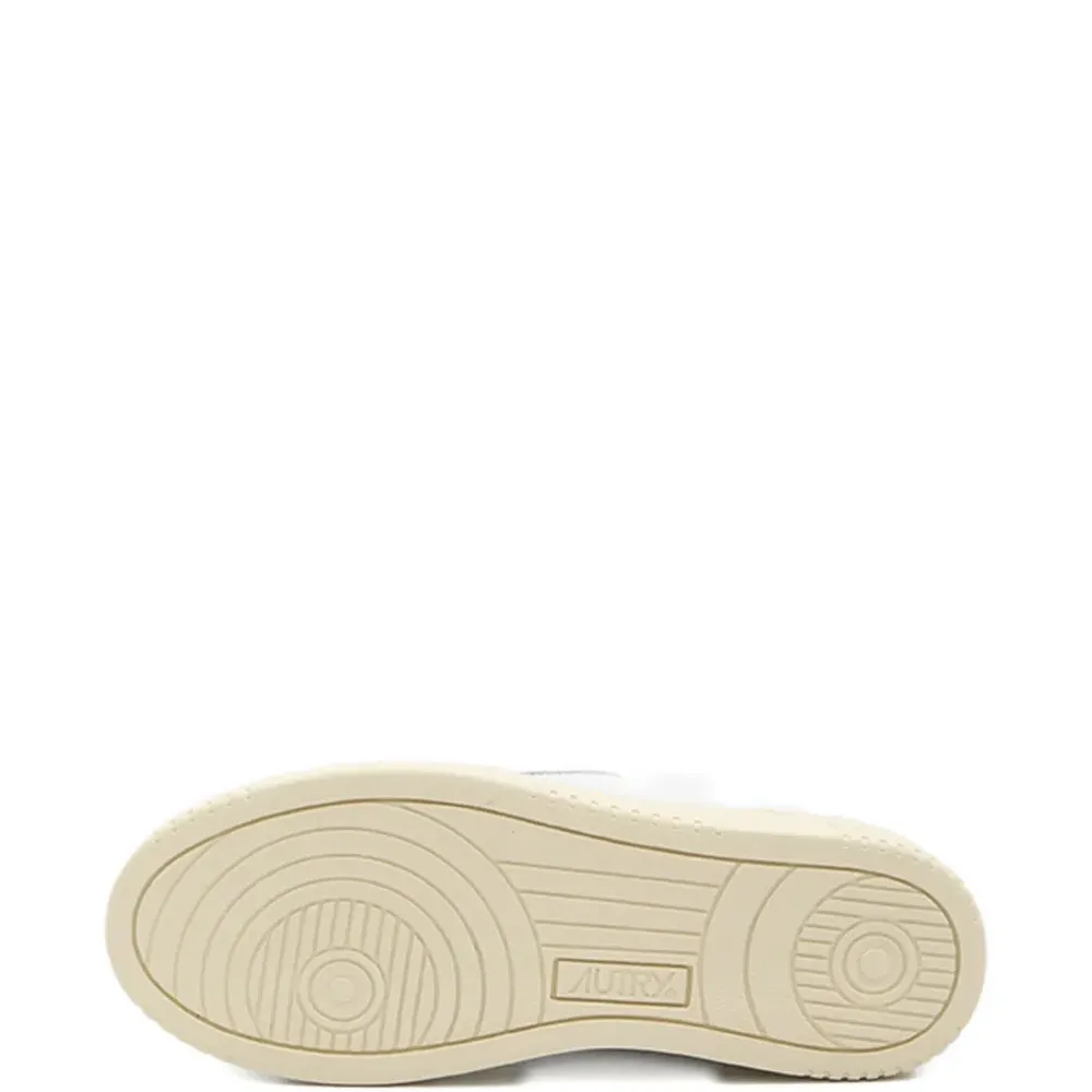 Кроссовки на шнуровке