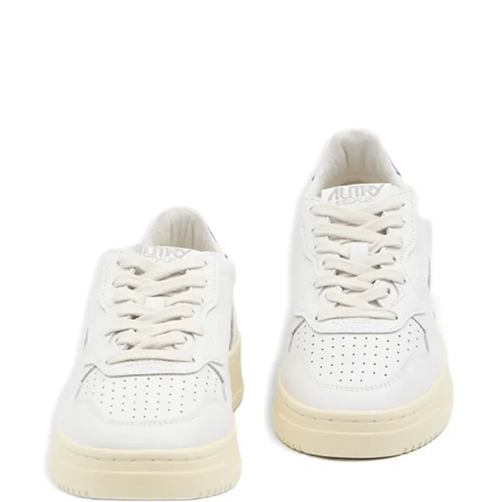 Кроссовки на шнуровке