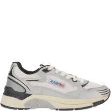 Кроссовки с нашивкой-логотипом