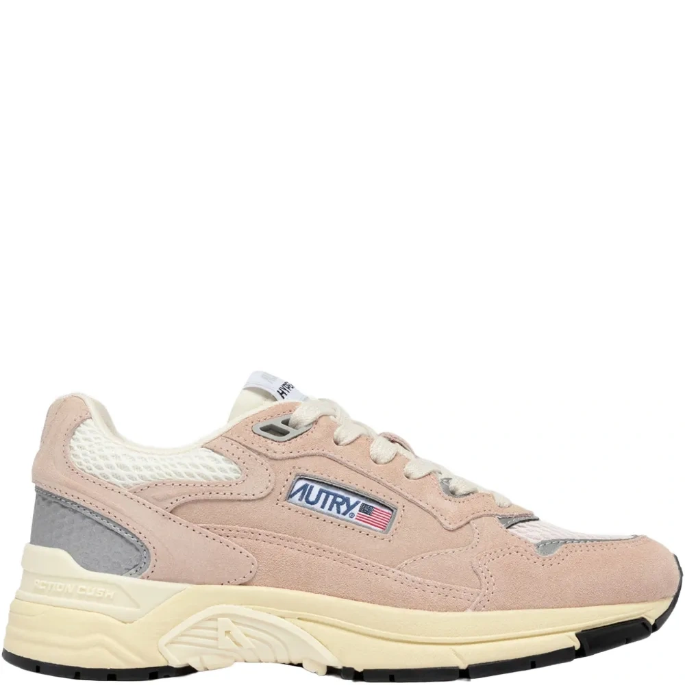 Кроссовки на шнуровке