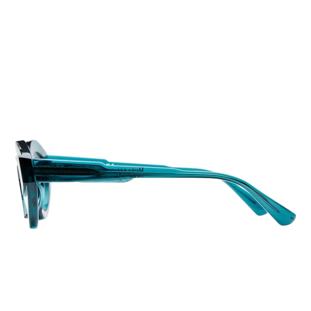 Очки в овальной оправе