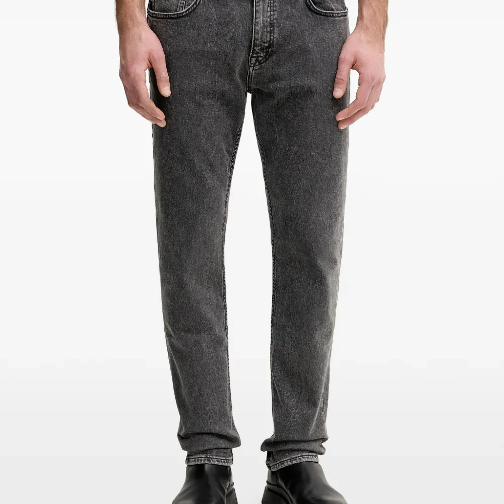 Джинсы прямого кроя с тональной прострочкой