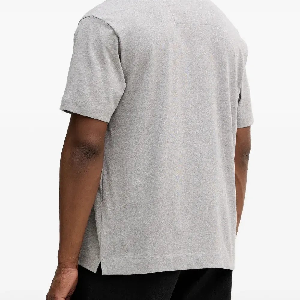 Футболка с логотипом