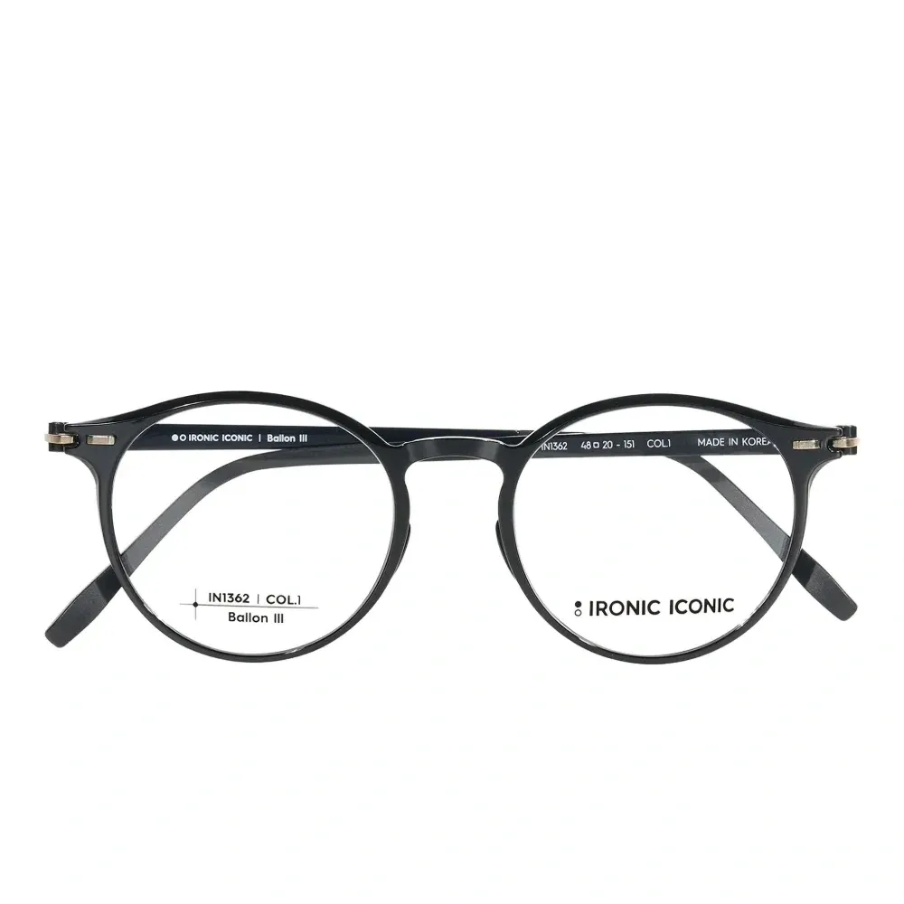 Очки в круглой оправе