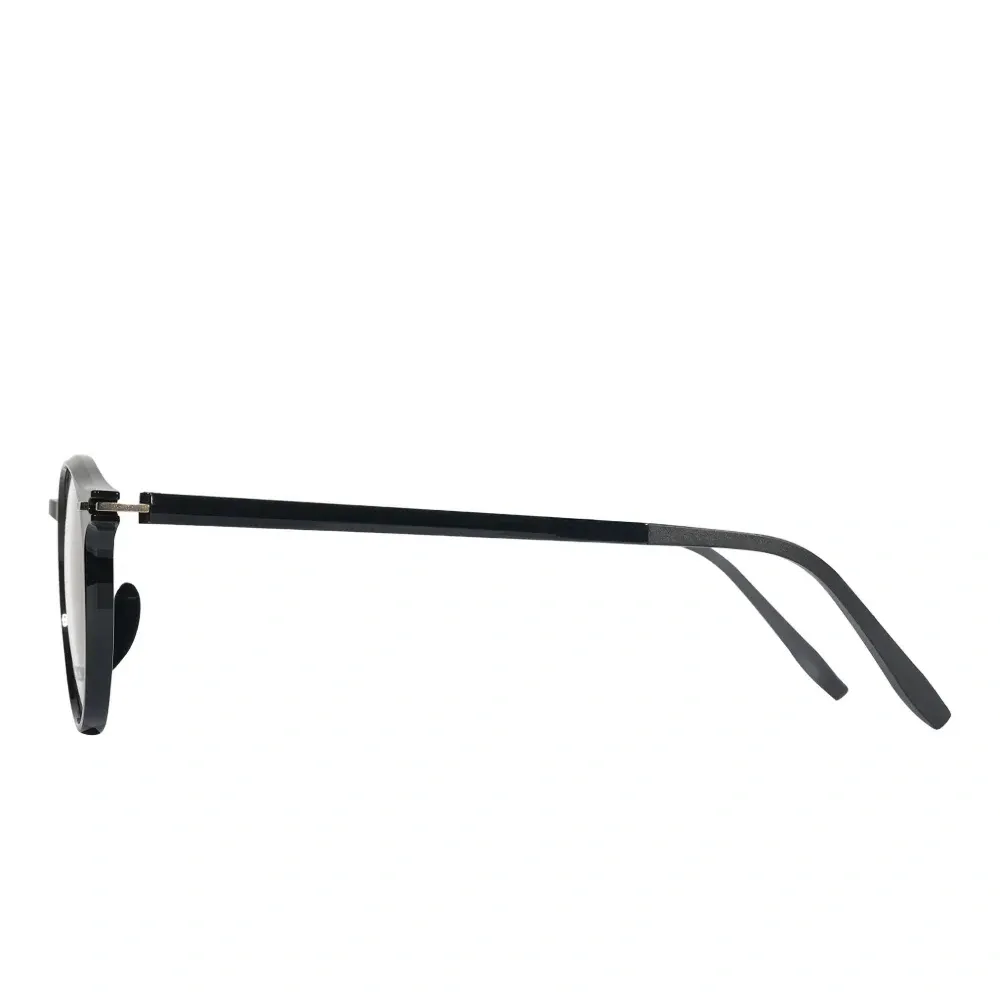 Очки в круглой оправе