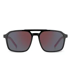 Солнечные очки в квадратной оправе