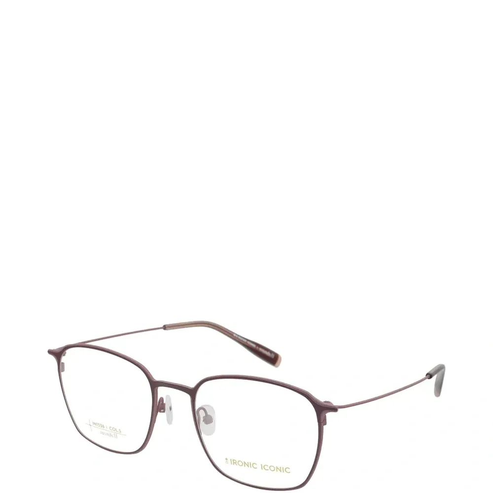 Очки в квадратной оправе