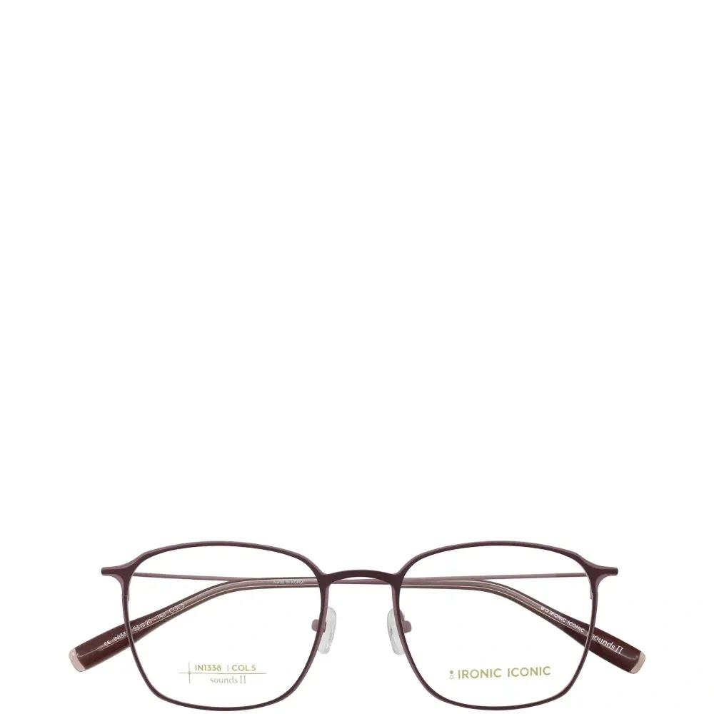 Очки в квадратной оправе