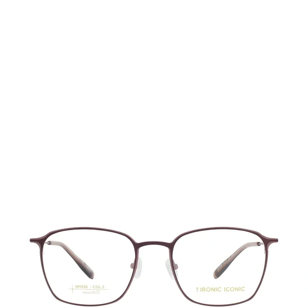 Очки в квадратной оправе