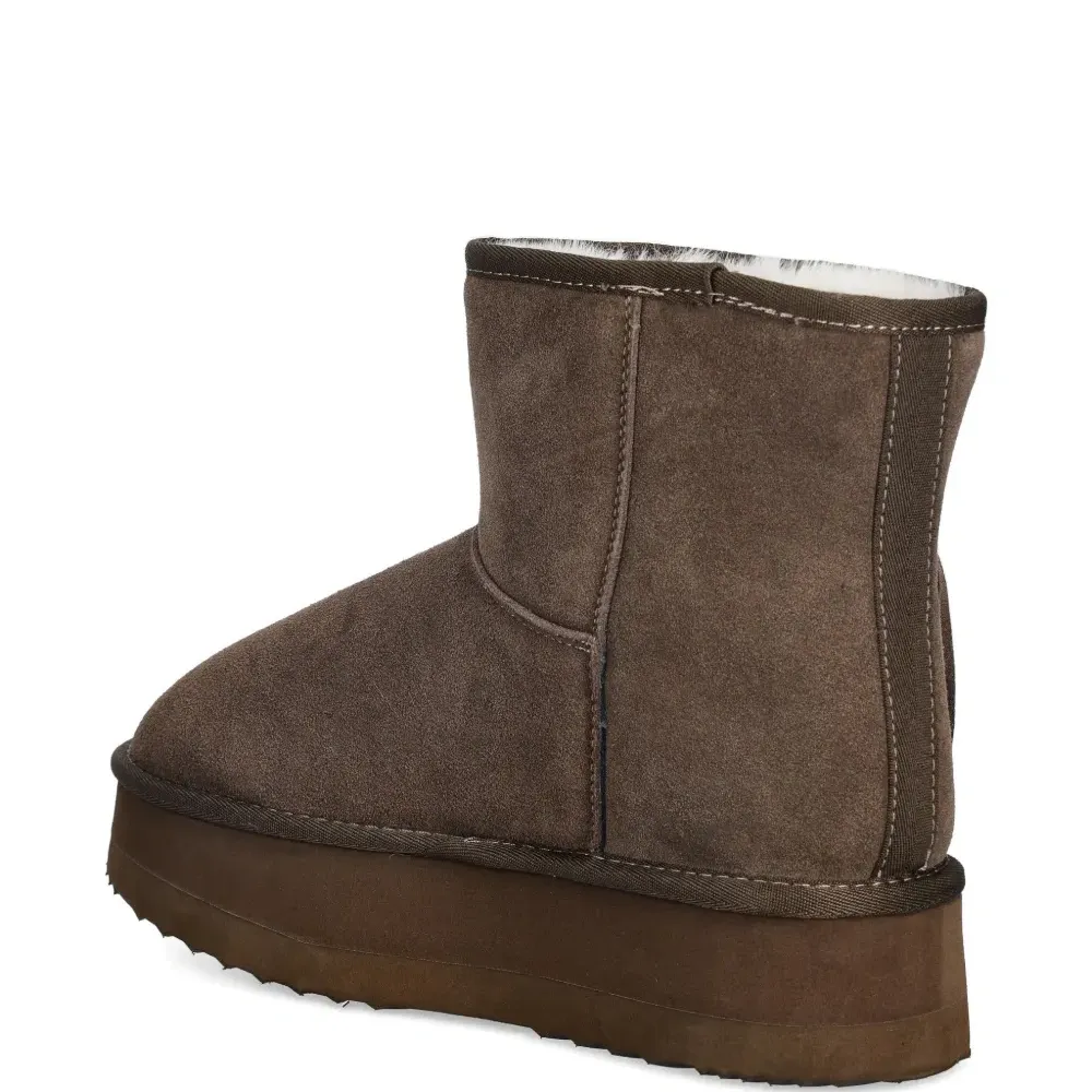 Ботильоны с аппликацией в виде кисточек