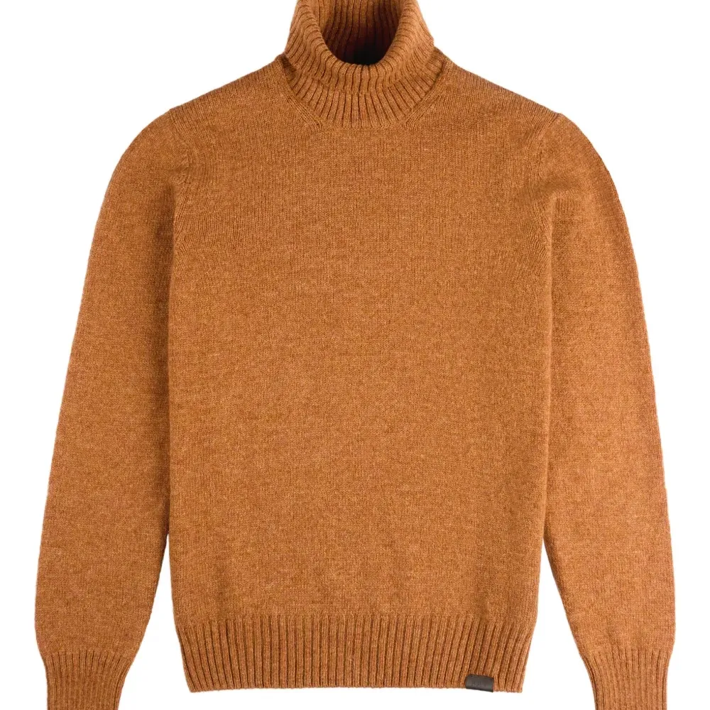 Свитер с высоким воротником и длинными рукавами