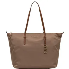 Сумка-тоут с подвеской-логотипом