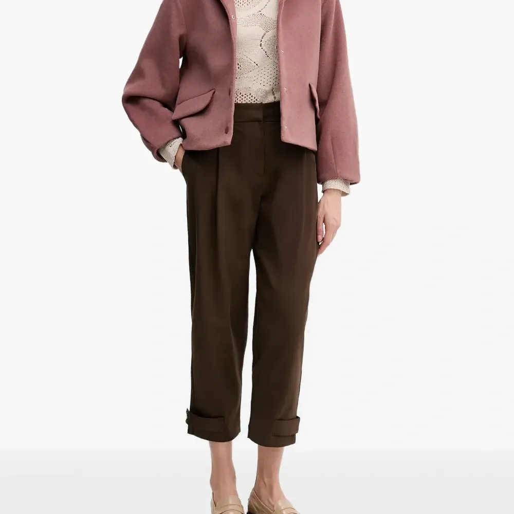 Брюки с манжетами на пуговицах