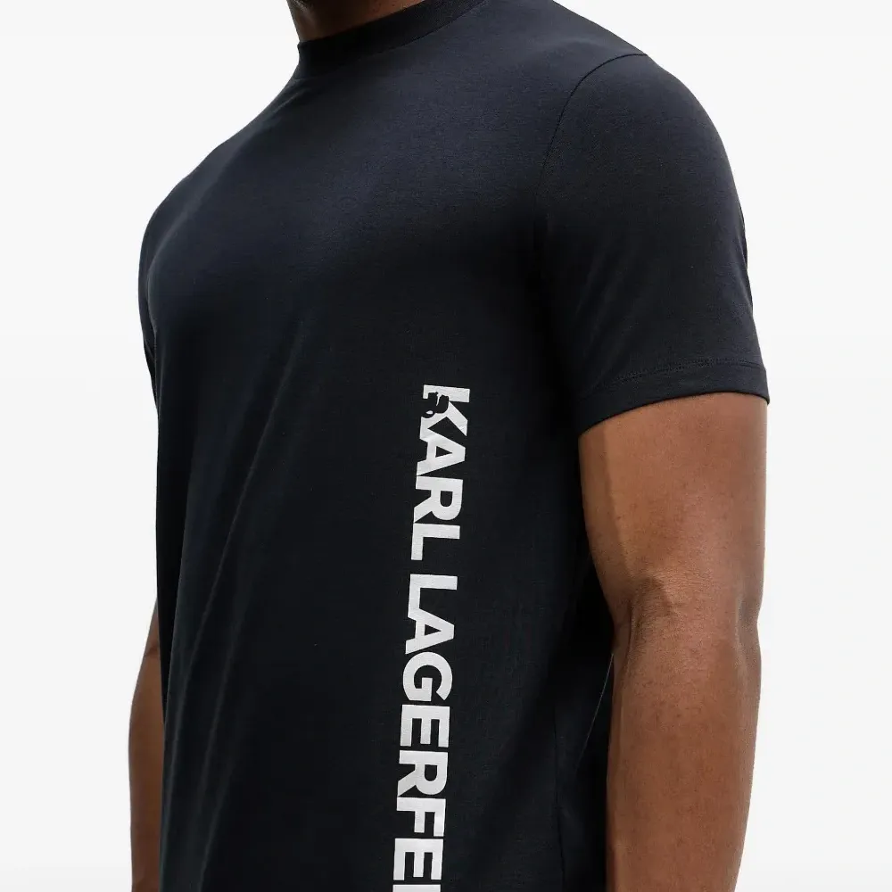 Футболка с логотипом