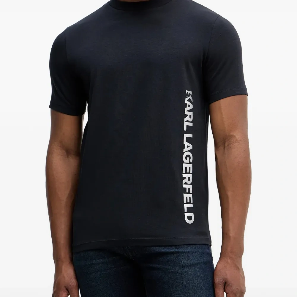 Футболка с логотипом