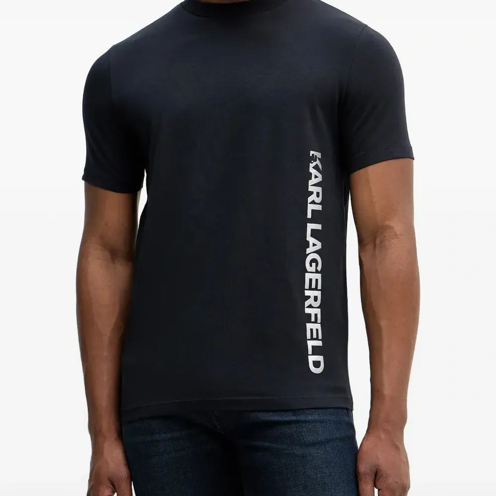 Футболка с логотипом