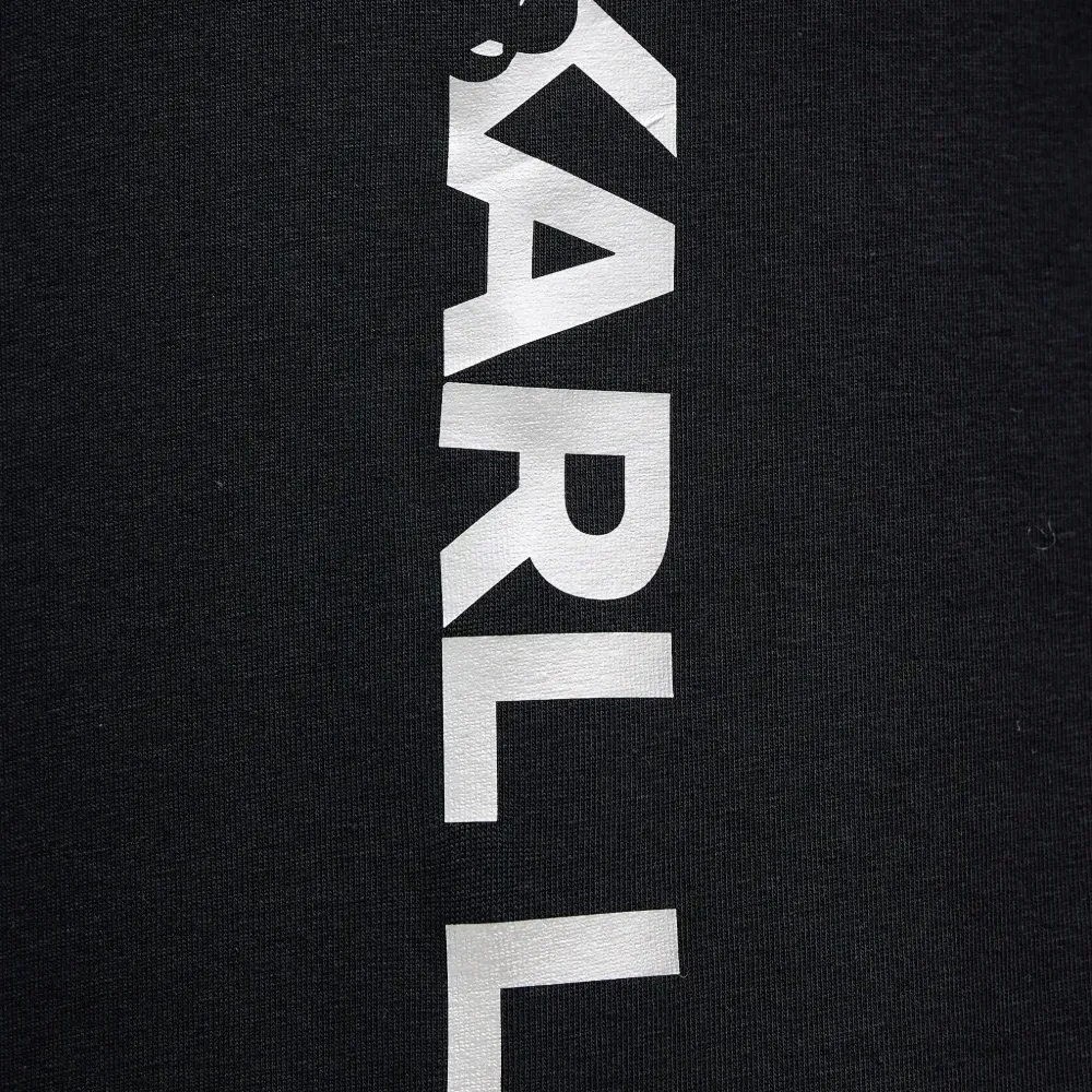 Футболка с логотипом