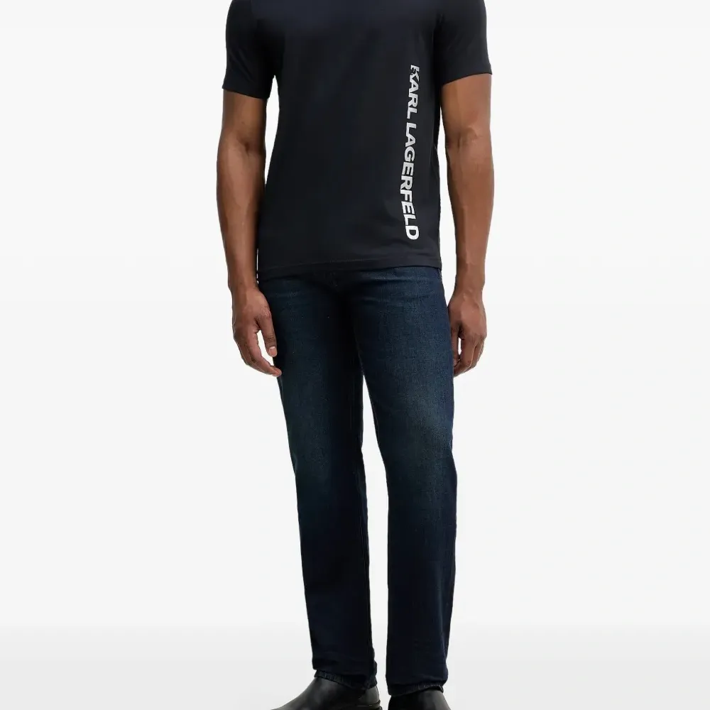 Футболка с логотипом