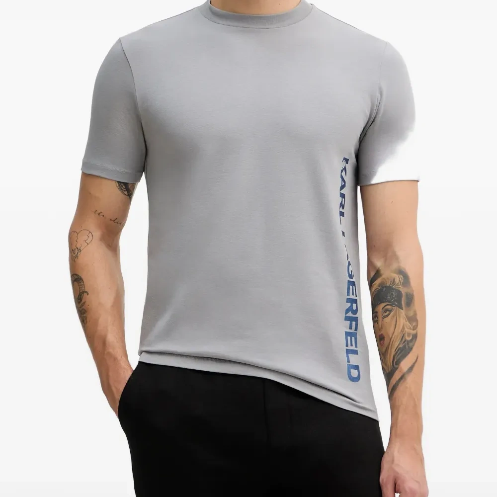 Футболка с логотипом