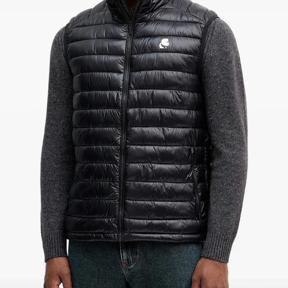 Жилет на молнии с логотипом