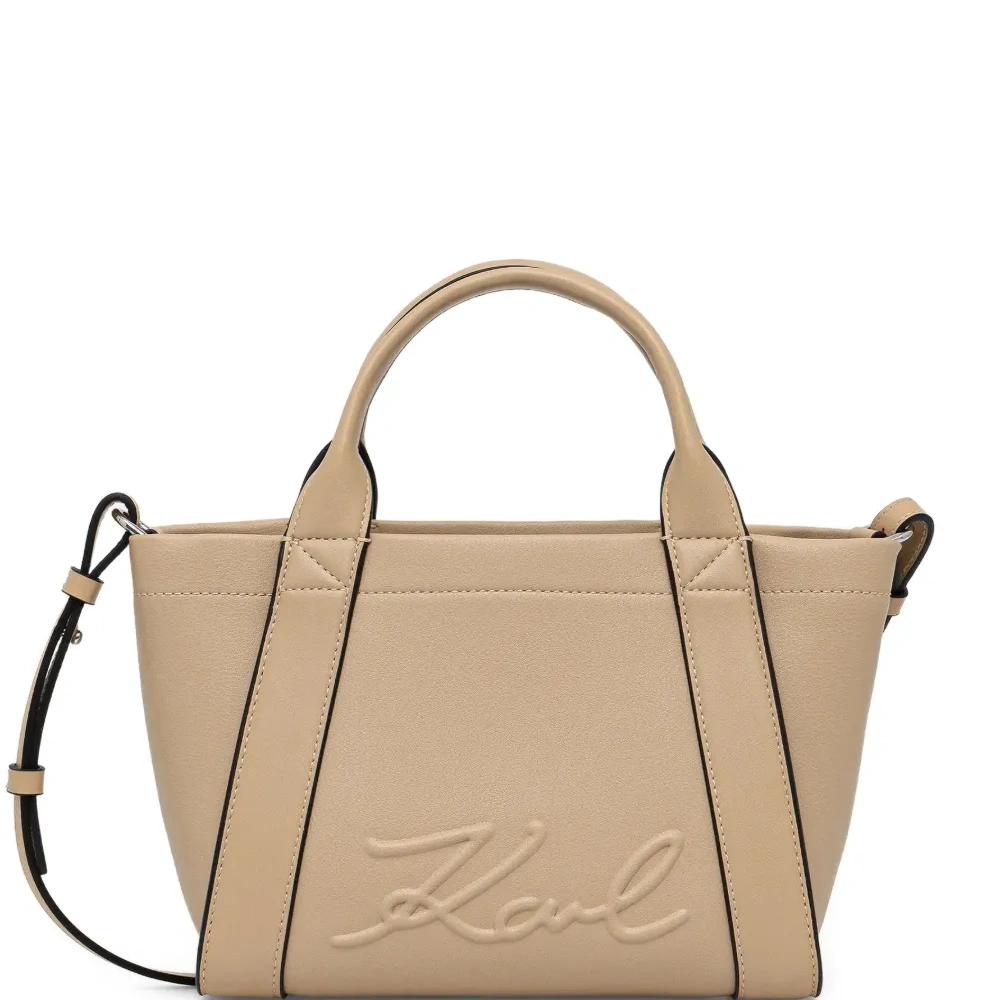 Сумка-тоут с тиснённым логотипом Сумка-тоут с тиснённым логотипом