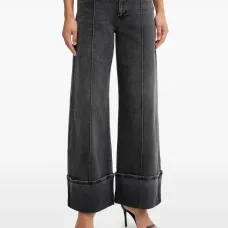 Джинсы с пятью карманами и подвернутыми краями