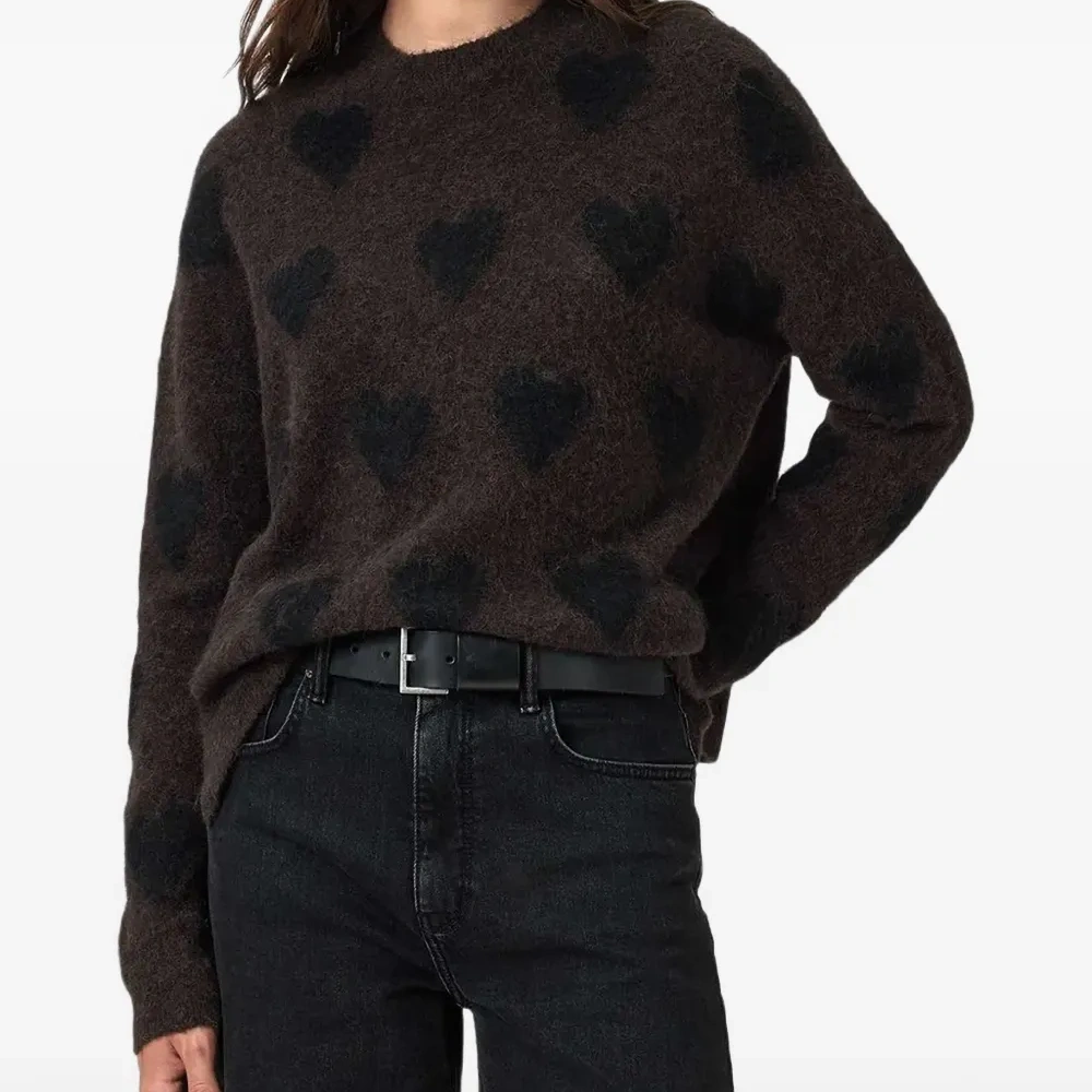 Свитер с сердечным мотивом Amora