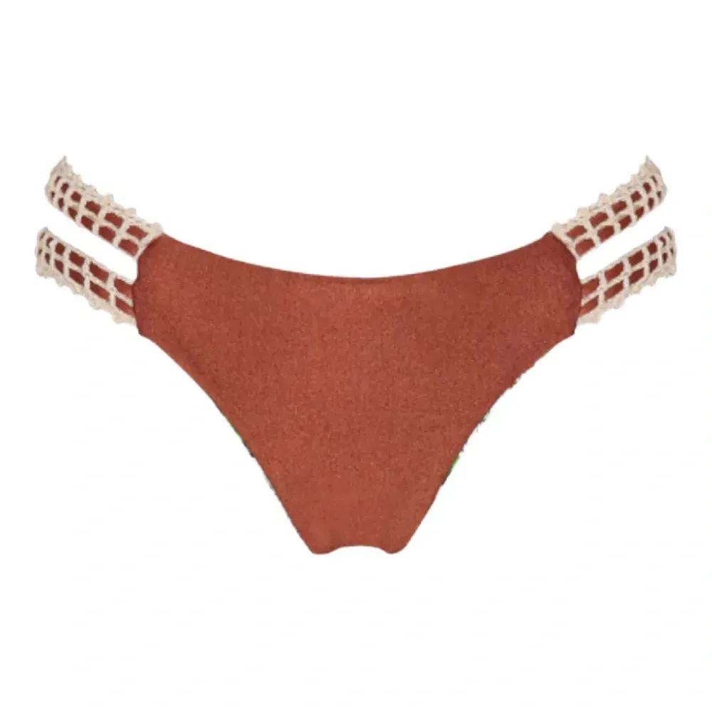 Плавки бикини с крючковым декором в стиле кучхи