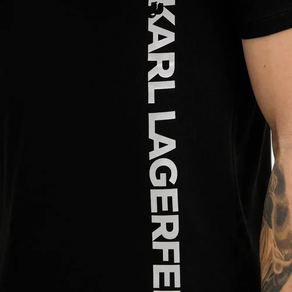 Футболка с круглым вырезом и логотипом Футболка с круглым вырезом и логотипом