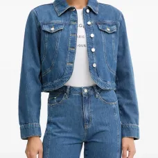 Укороченный пиджак на пуговицах